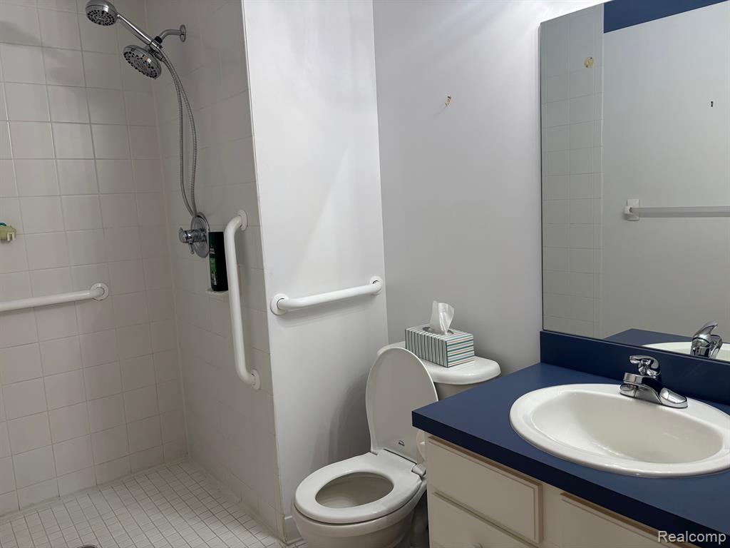 7351 Cross Creek Drive, Swartz Creek, MI 48473 — Photo 14