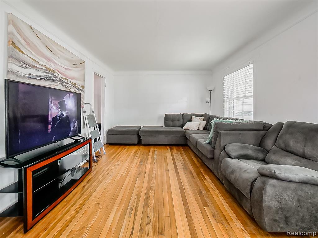 17156 Ontario Street - Photo 2