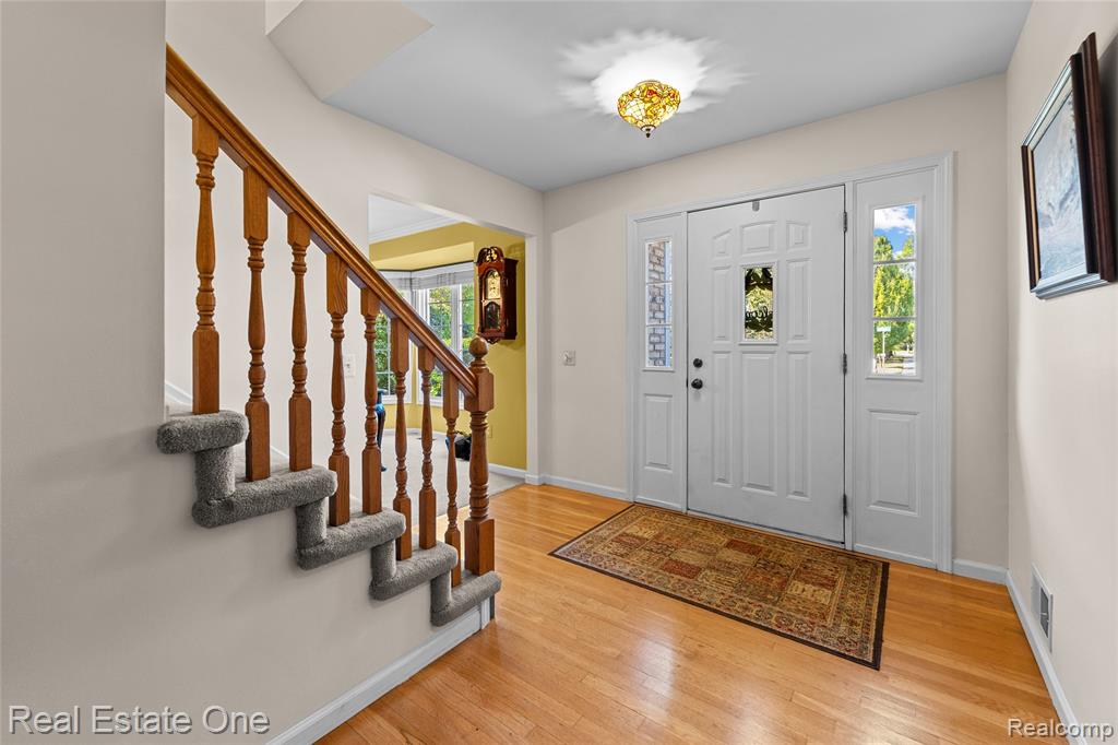 5092 Julian Drive, Troy, MI 48085 — Photo 2