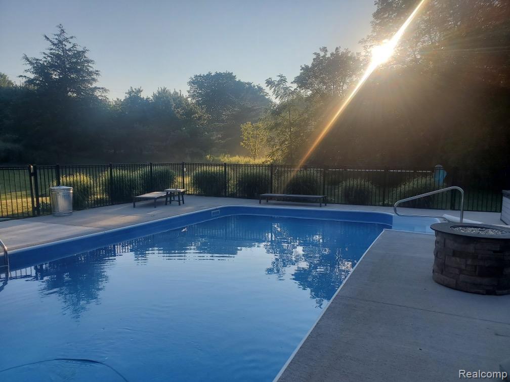 6060 Challis Road, Brighton, MI 48116 — Photo 4