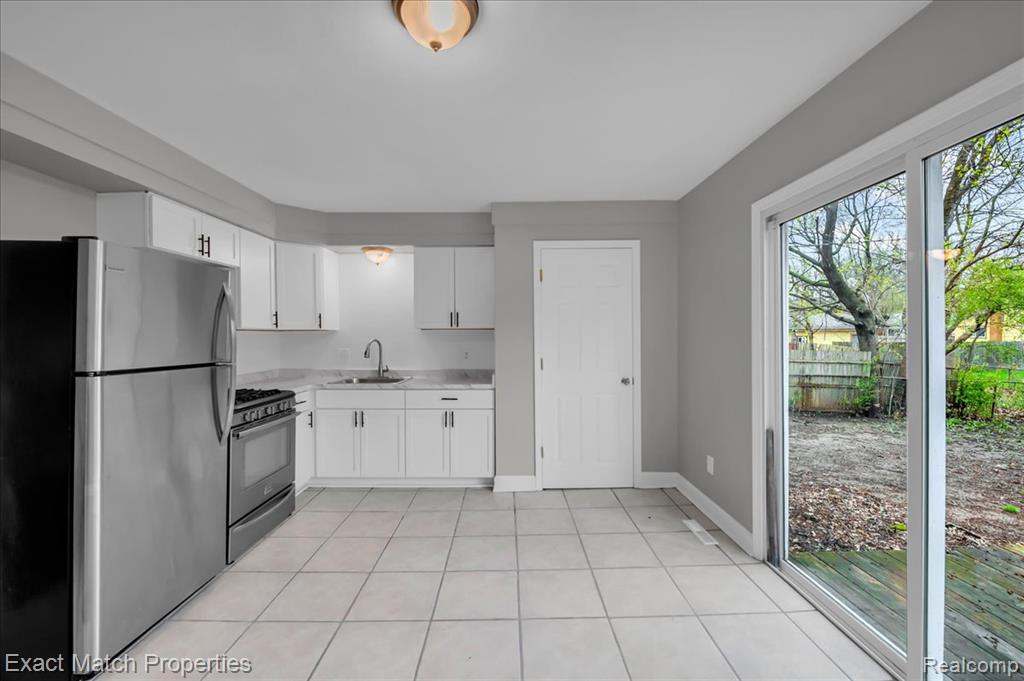 724 Parkwood Avenue, Pontiac, MI 48340 — Photo 12