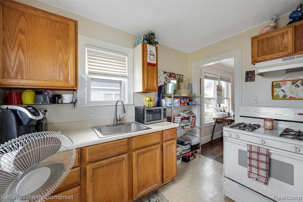 2960 Kenmore Road, Berkley, MI 48072 — Photo 17