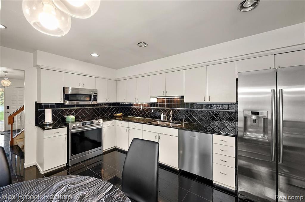 1592 S Hill Circle, Bloomfield Hills, MI 48304 — Photo 7