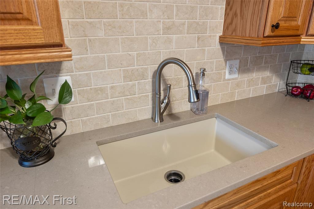 915 Country Club Drive, 32, Saint Clair Shores, MI 48082 — Photo 17
