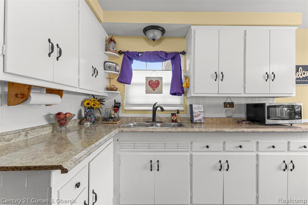9869 Melbourne Avenue, Allen Park, MI 48101 — Photo 8