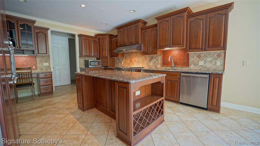 6608 ENCLAVE Drive, Clarkston, MI 48348 — Photo 21