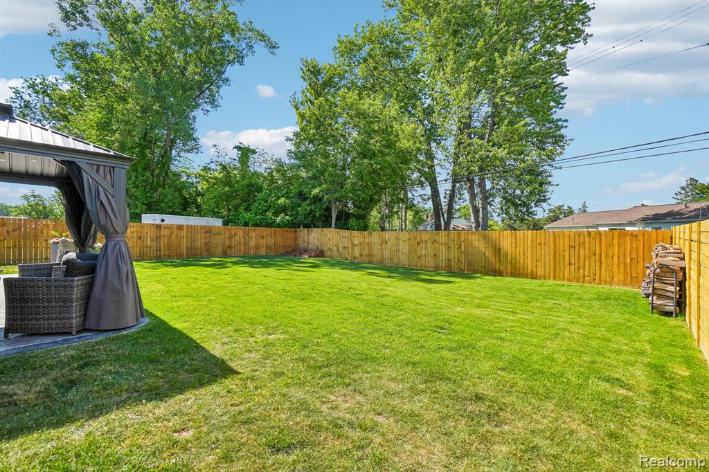 2602 Pontiac Lake Road, Waterford, MI 48328 — Photo 24