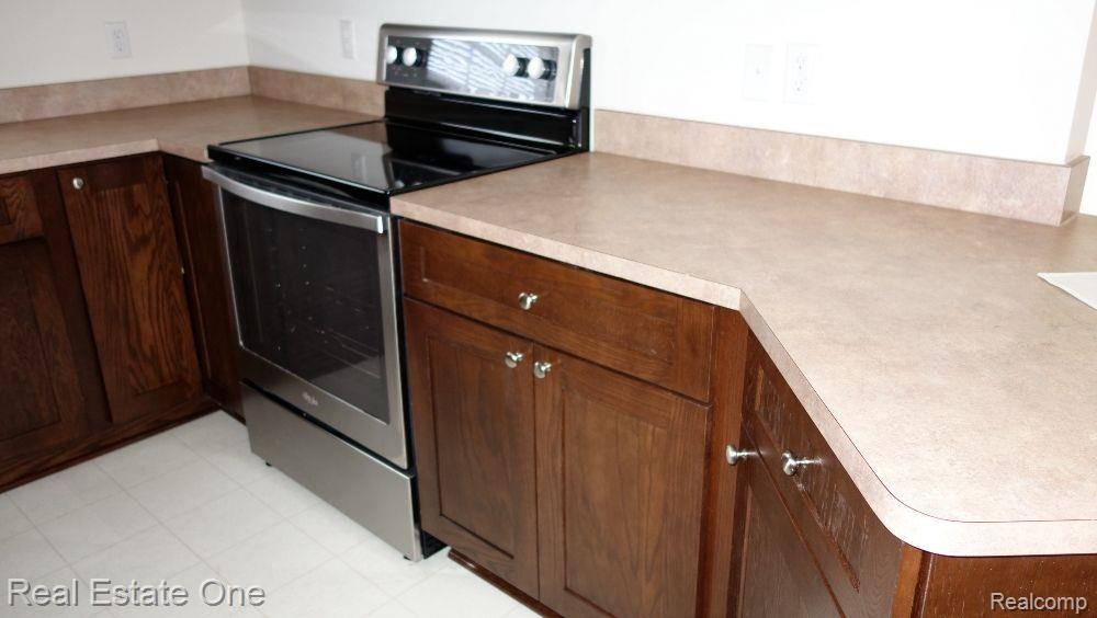 11211 ADDINGTON Drive, 139, Commerce Twp, MI 48390 — Photo 9