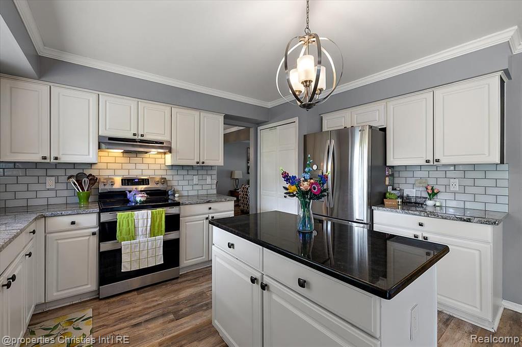 42683 Wimbleton Way, Novi, MI — Photo 13
