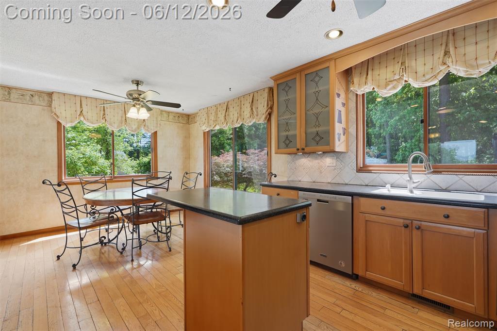 380 Sunset, White Lake, MI 48383 — Photo 12