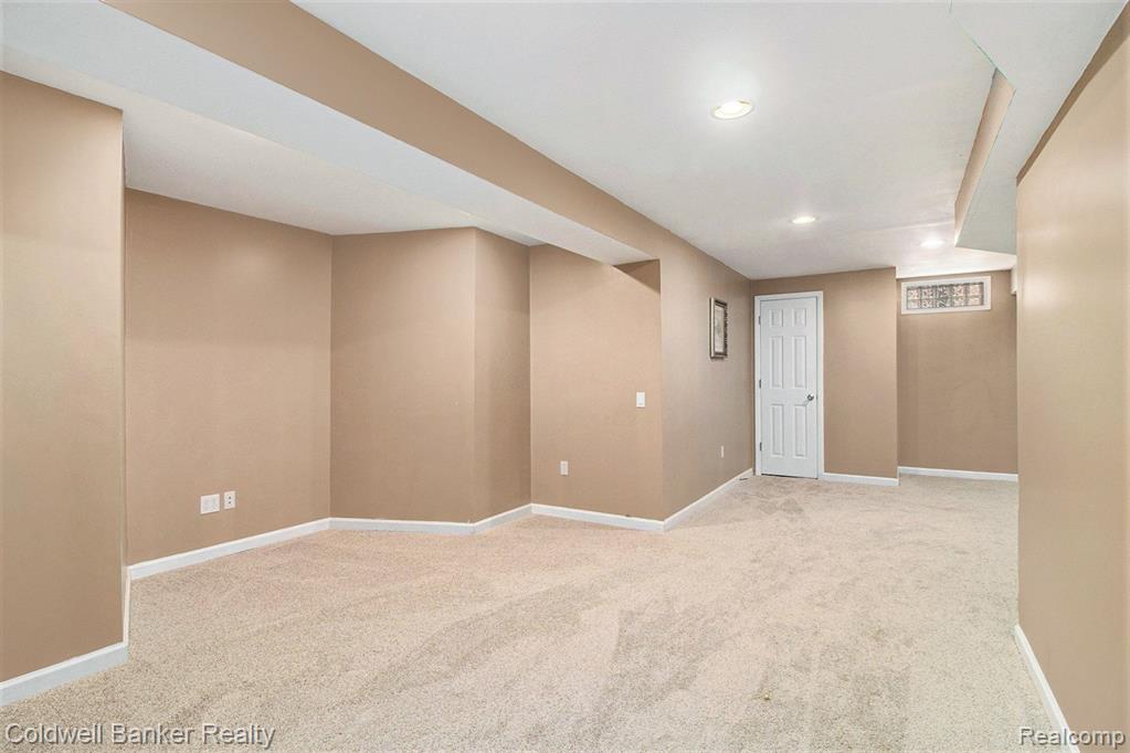 48520 Antique, Canton, MI 48187 — Photo 35