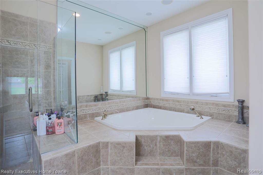 47909 Milonas Drive, Utica, MI 48315 — Photo 43