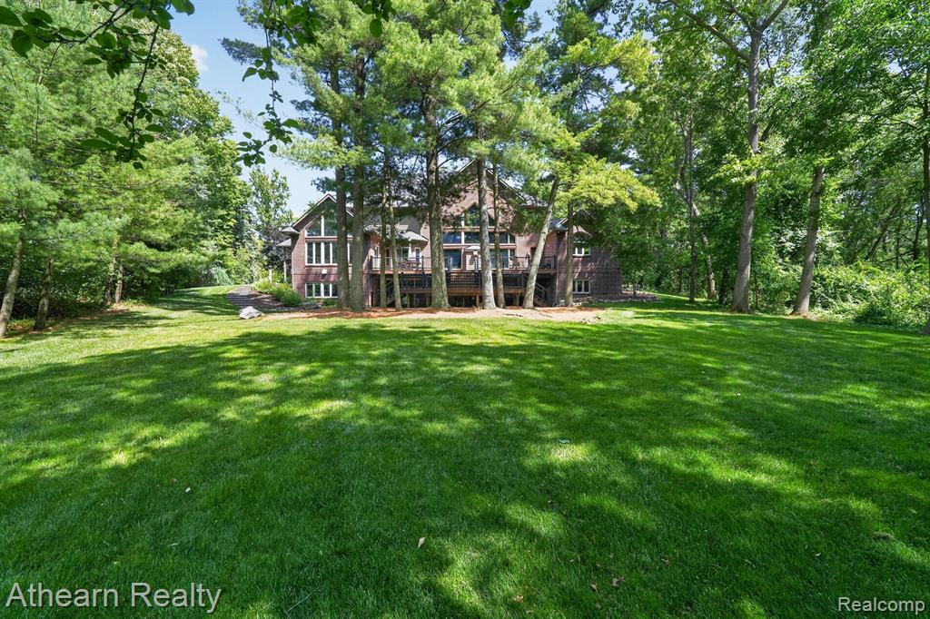 5326 Lake Forest Boulevard, Brighton, MI 48116 — Photo 12