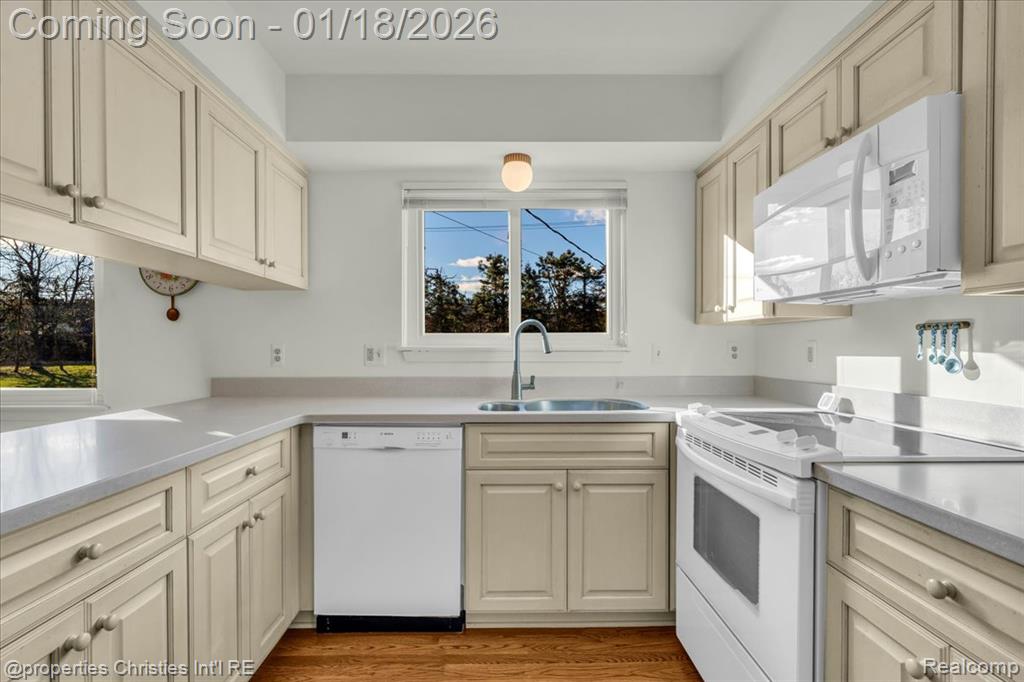 6260 Nicholas Drive, West Bloomfield, MI — Photo 14