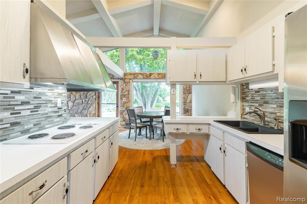 472 Riverside Drive, Wyandotte, MI 48192 — Photo 8