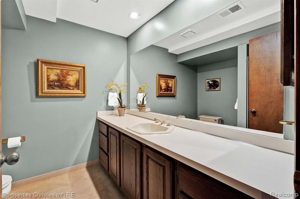 5641 SUSSEX Drive, Troy, MI 48098 — Photo 46
