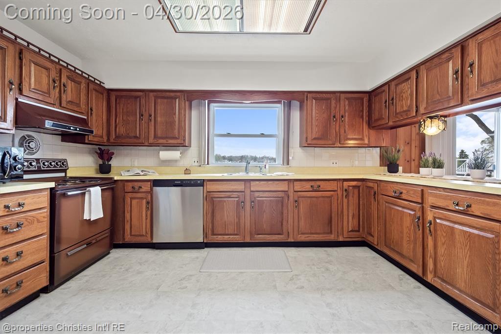 11417 N Shore Drive, Whitmore Lake, MI 48189 — Photo 22
