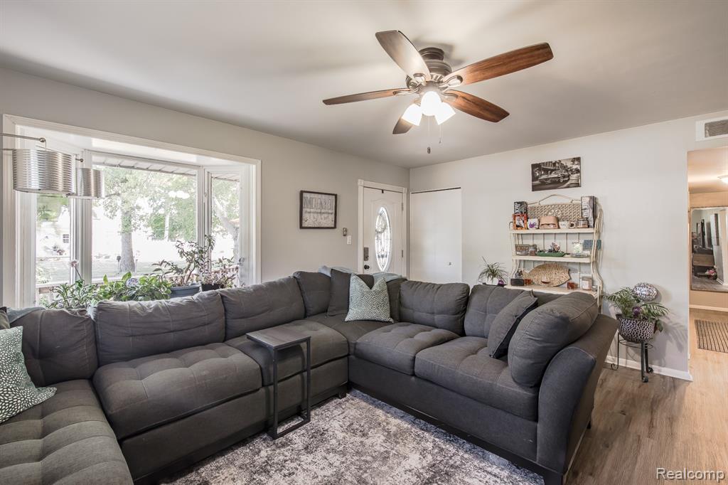 6621 Doyon Drive S, Waterford, MI 48327 — Photo 8