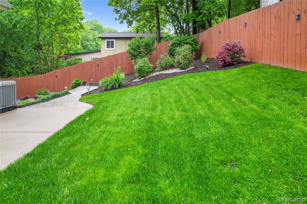 901 Ridge Road, Lake Orion, MI 48362 — Photo 21