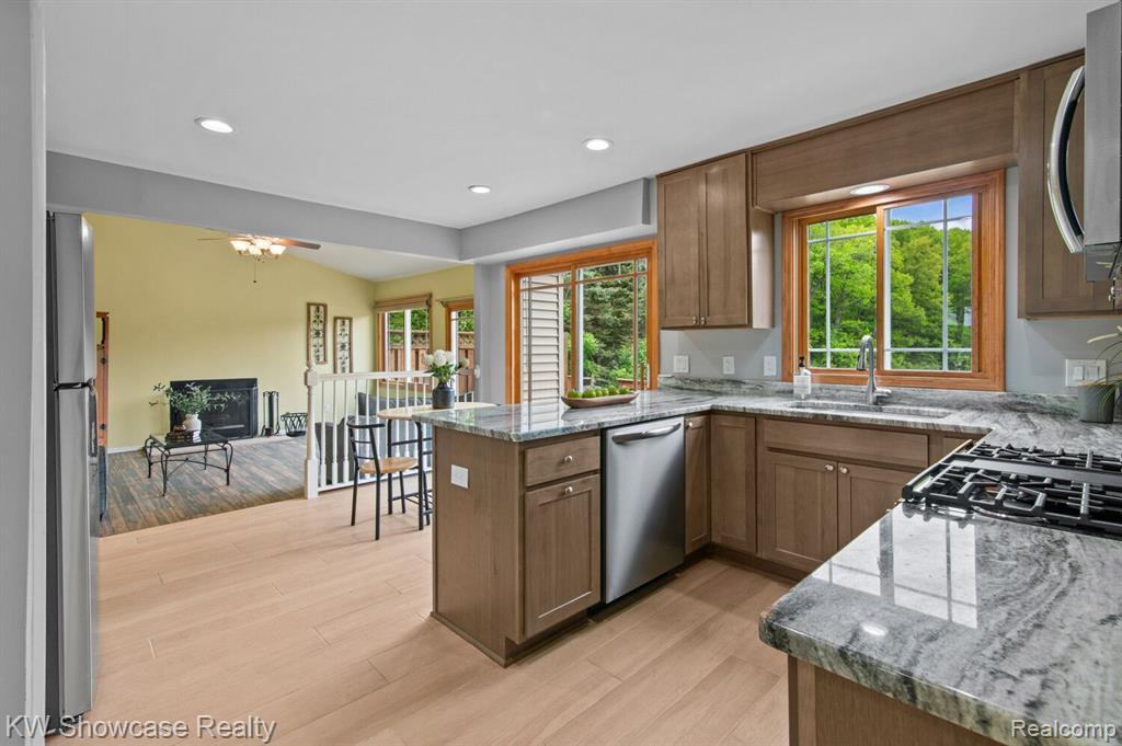 4900 GRASS LAKE Road, White Lake, MI 48383 — Photo 10