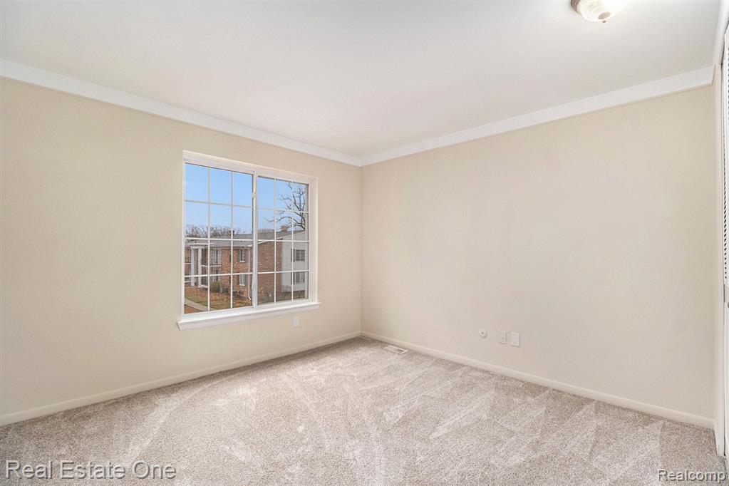 444 FOX HILLS Drive N, A-8, Bloomfield Hills, MI 48304 — Photo 11
