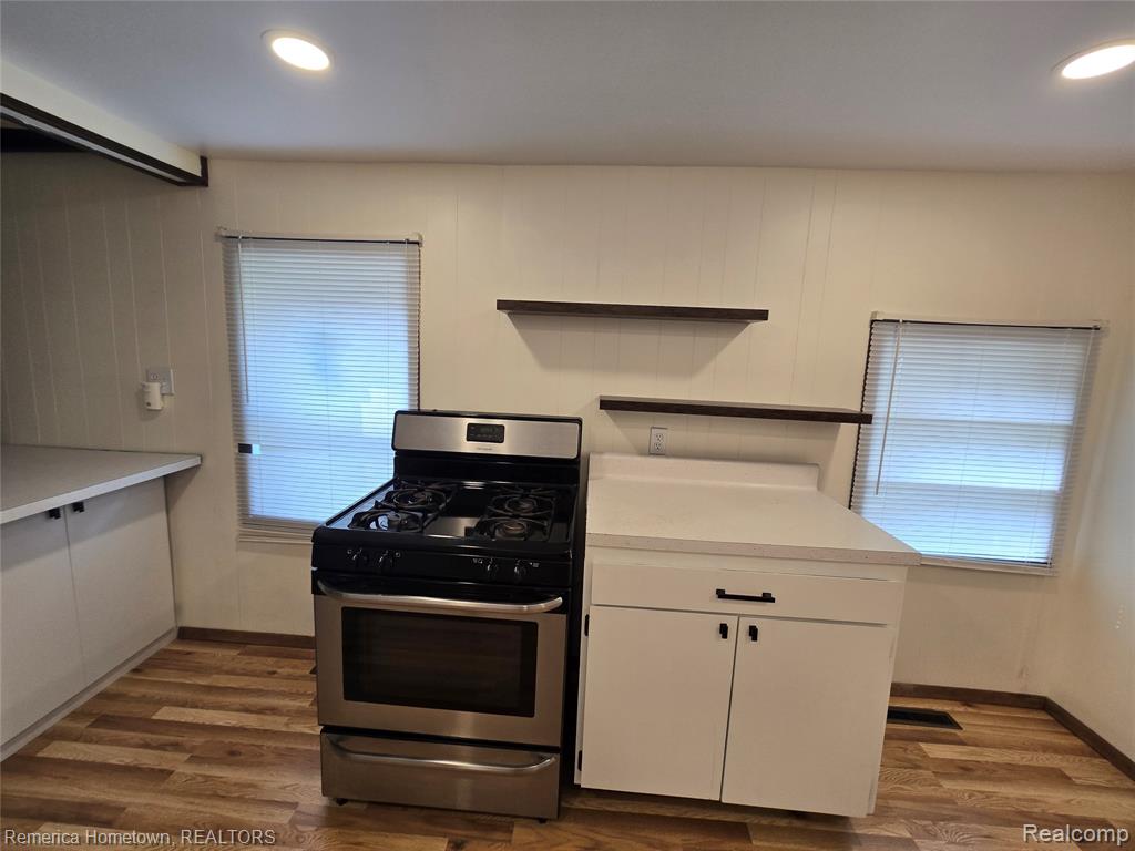 8991 LakeView Drive, White Lake, MI — Photo 16