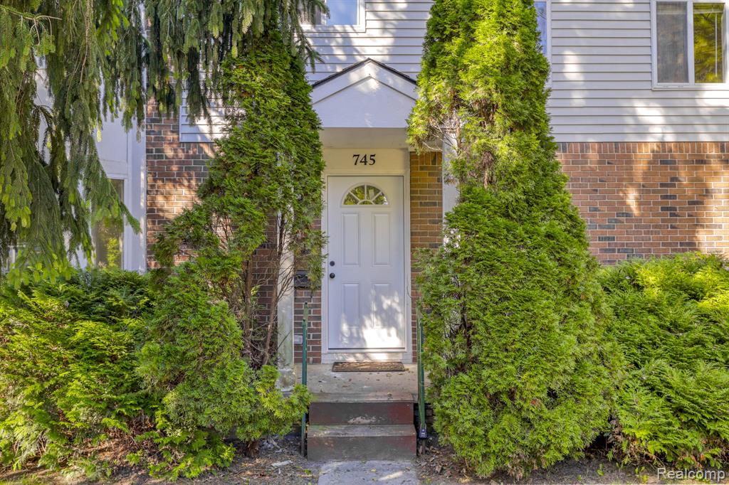 745 N MAIN Street, Milford, MI 48381 — Photo 2