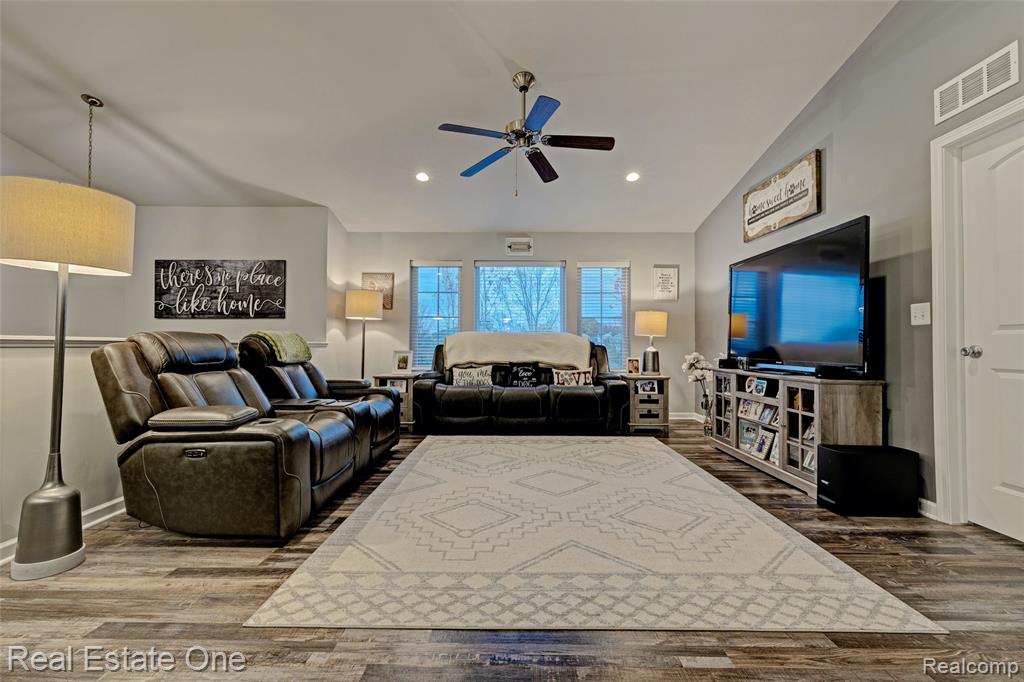 4316 Pebble Creek Boulevard, Grand Blanc, MI 48439 — Photo 14