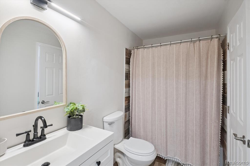 5015 Langlewood Drive, West Bloomfield, MI — Photo 20