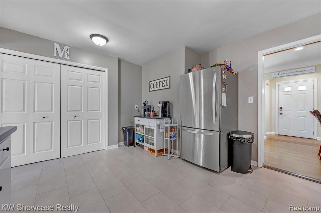 8634 GOLFSIDE Drive, Commerce Twp, MI 48382 — Photo 16