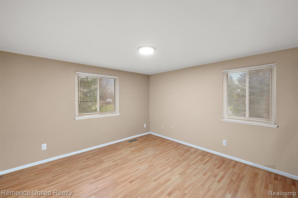 876 RIDGEMONT Street, Commerce Twp, MI 48382 — Photo 33