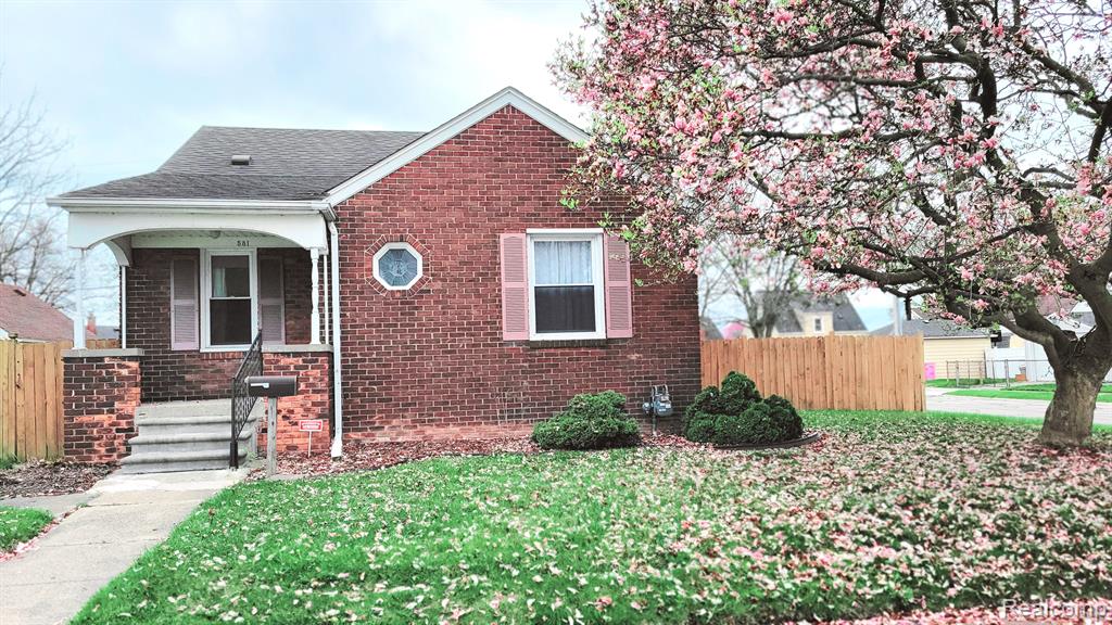 581 ANTOINE Street, Wyandotte, MI 48192 — front exterior