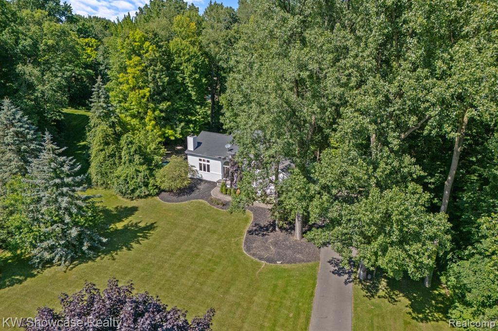 6255 WHISPERING MEADOWS Drive, White Lake, MI 48383 — Photo 2
