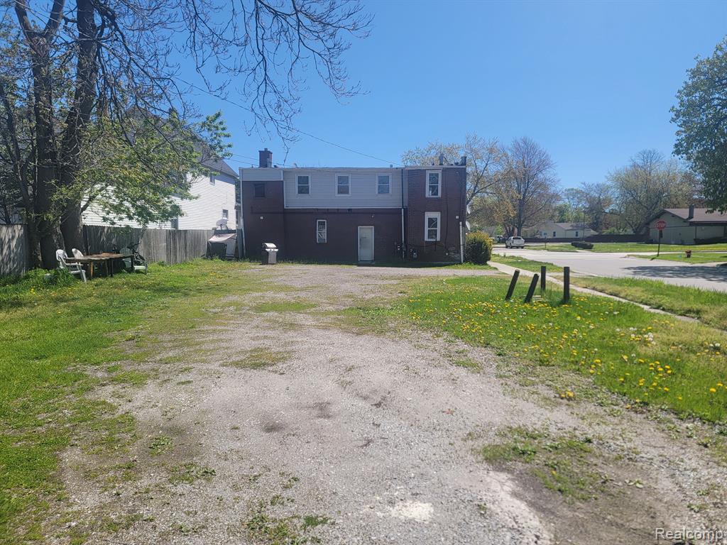 1725 10TH Street, Port Huron, MI 48060 — Photo 5