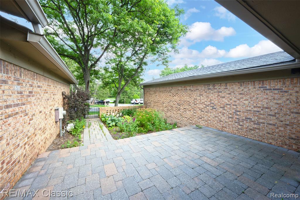 727 Arbor Court, Bloomfield Hills, MI 48304 — Photo 7