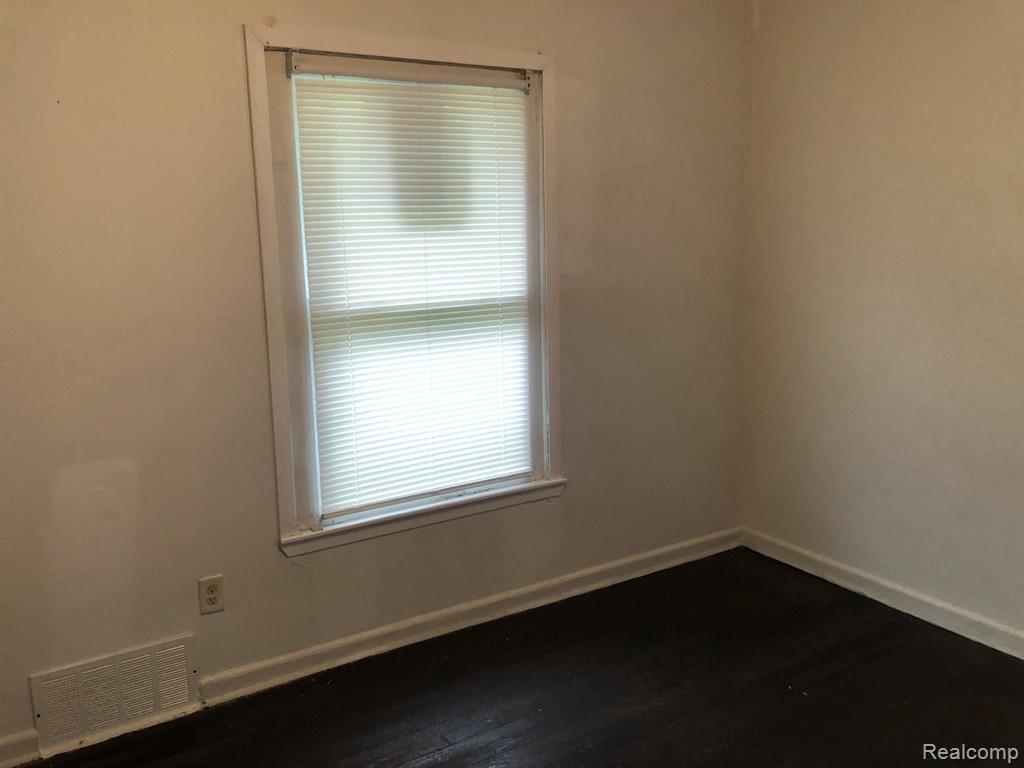 733 E PIKE Street, Pontiac, MI 48342 — Photo 6