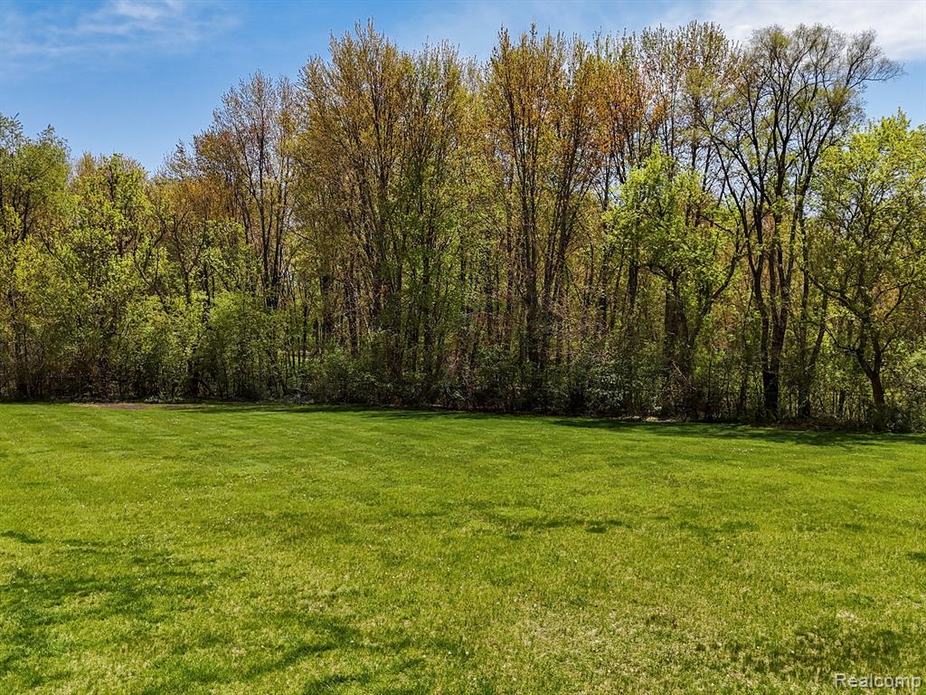 579 S HOSPITAL Road, Waterford, MI 48327 — Photo 52