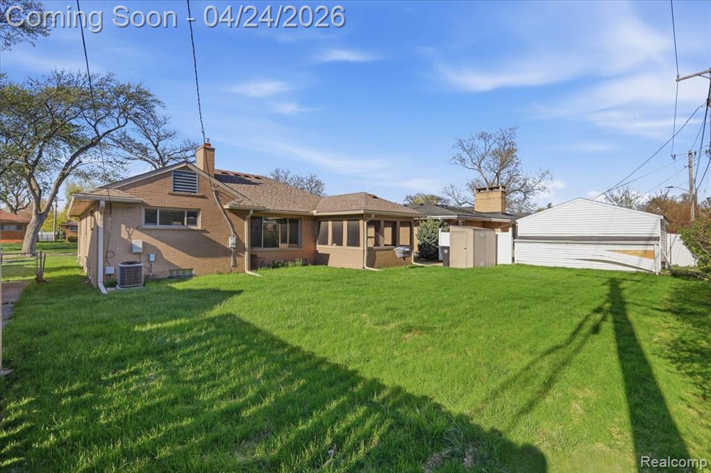 13111 Northfield Boulevard, Oak Park, MI 48237 — Photo 31