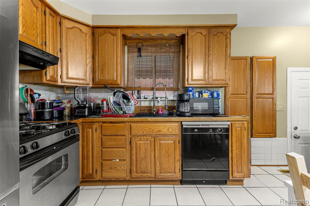939 Stewart Avenue, Lincoln Park, MI 48146 — Photo 11