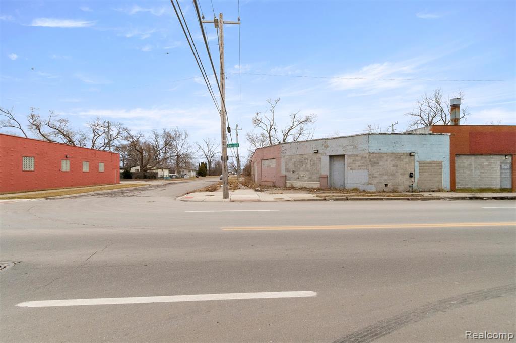 6870 E Davison Street, Hamtramck, MI 48212 — Photo 16