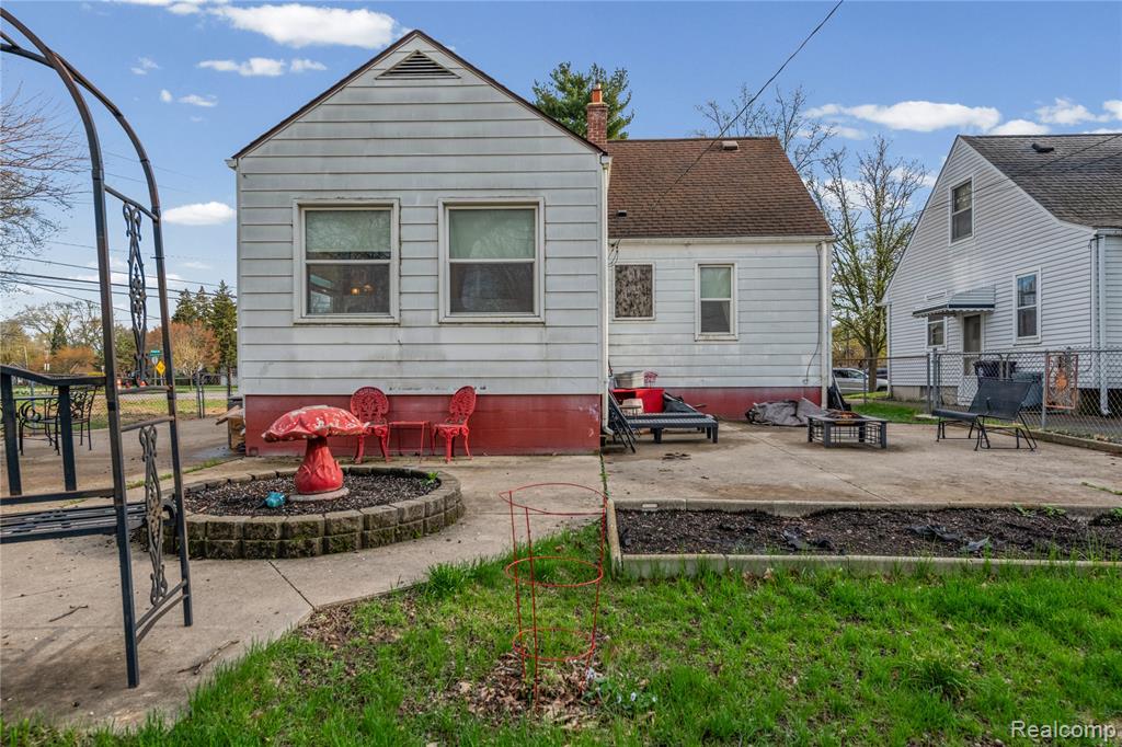 527 E Sunnybrook Drive, Royal Oak, MI 48073 — Photo 23