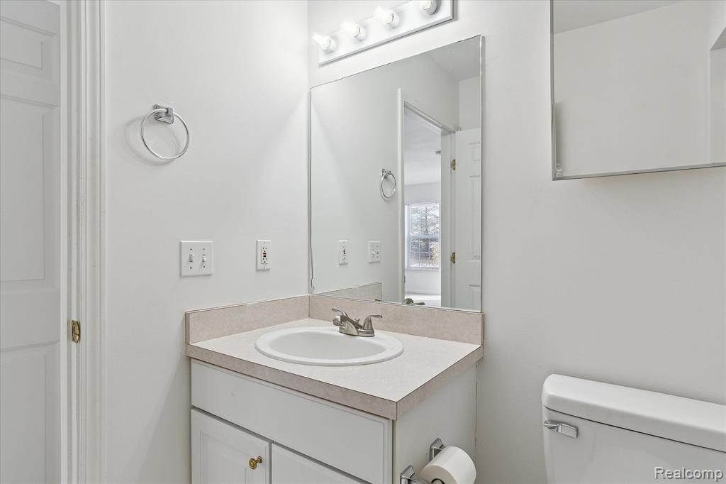 2670 S KNIGHTSBRIDGE Circle, Ann Arbor, MI 48105 — Photo 19