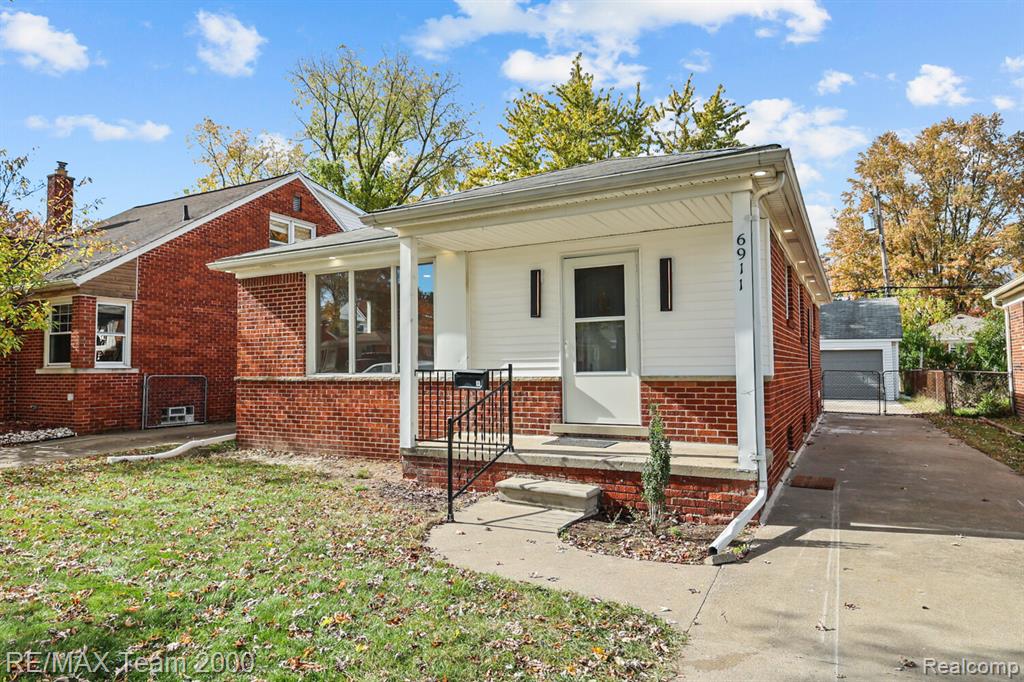 6911 Colonial Street, Dearborn Heights, MI 48127 — front exterior