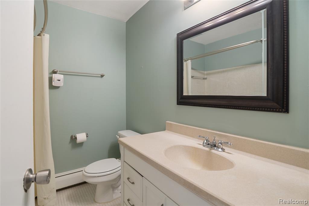 32010 Grand River Avenue, 18, Farmington, MI 48336 — Photo 15