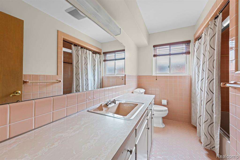 20085 Wedgewood Drive, Grosse Pointe Woods, MI 48236 — Photo 18