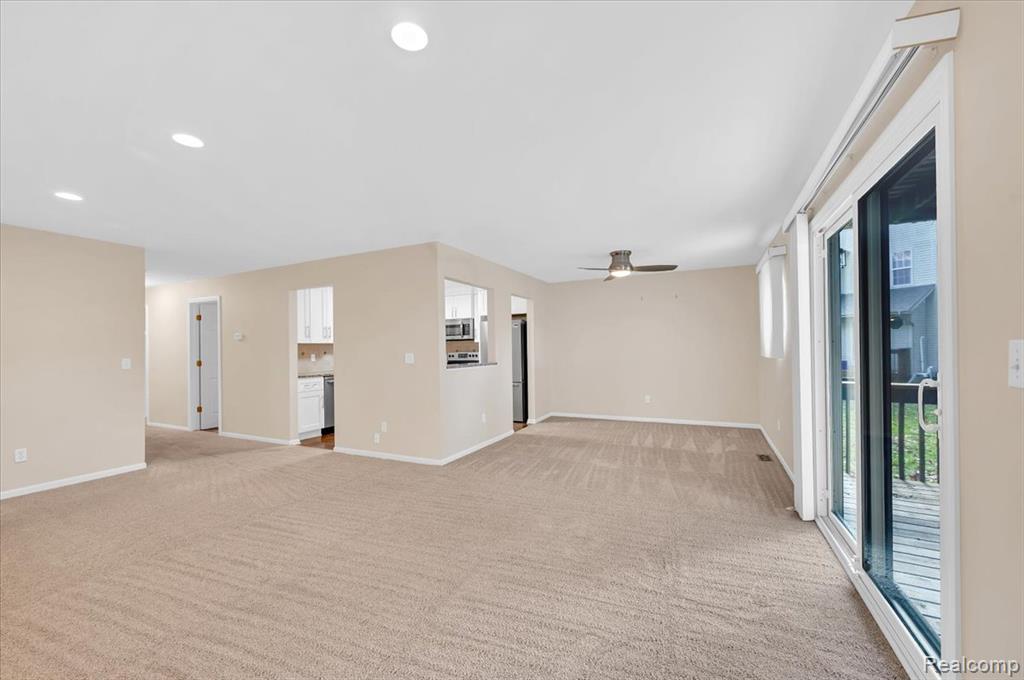 4911 Oak Hill Drive, Waterford, MI 48329 — Photo 4