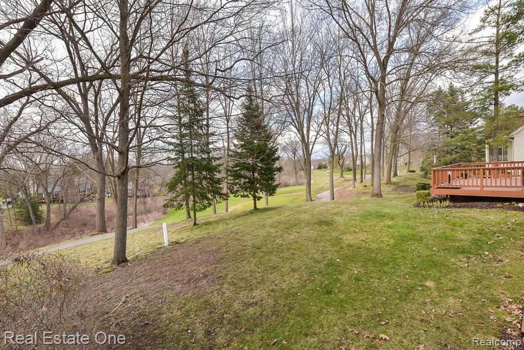 4490 GOLF VIEW Drive, Brighton, MI 48116 — Photo 25