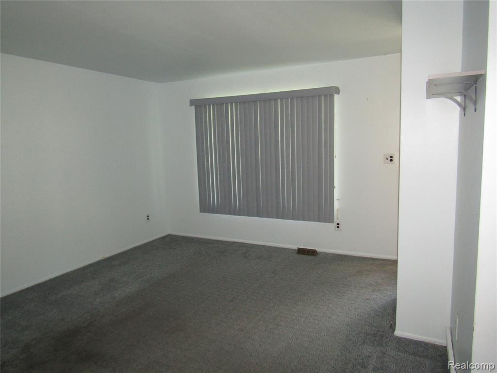 8160 Fenton, Dearborn Heights, MI 48127 — Photo 12