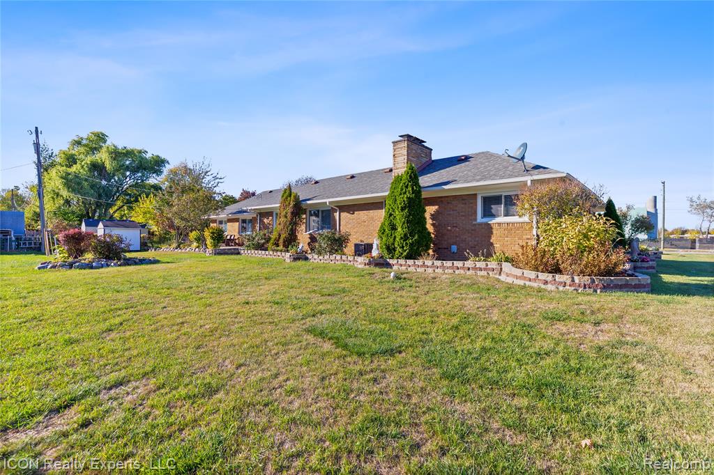 5072 15 Mile Road, Sterling Heights, MI 48310 — Photo 36