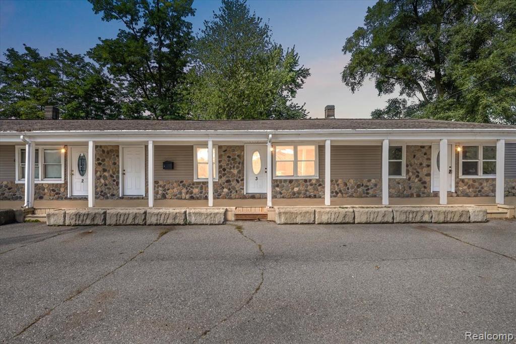 5155 Girard Drive, Pinckney, MI 48169 — front exterior